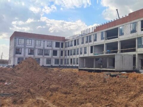 «Мокрый фасад» и витражи: в Коробове продолжается строительство одной из трех школ в ЖК «Горки Парк» Новости Видное 